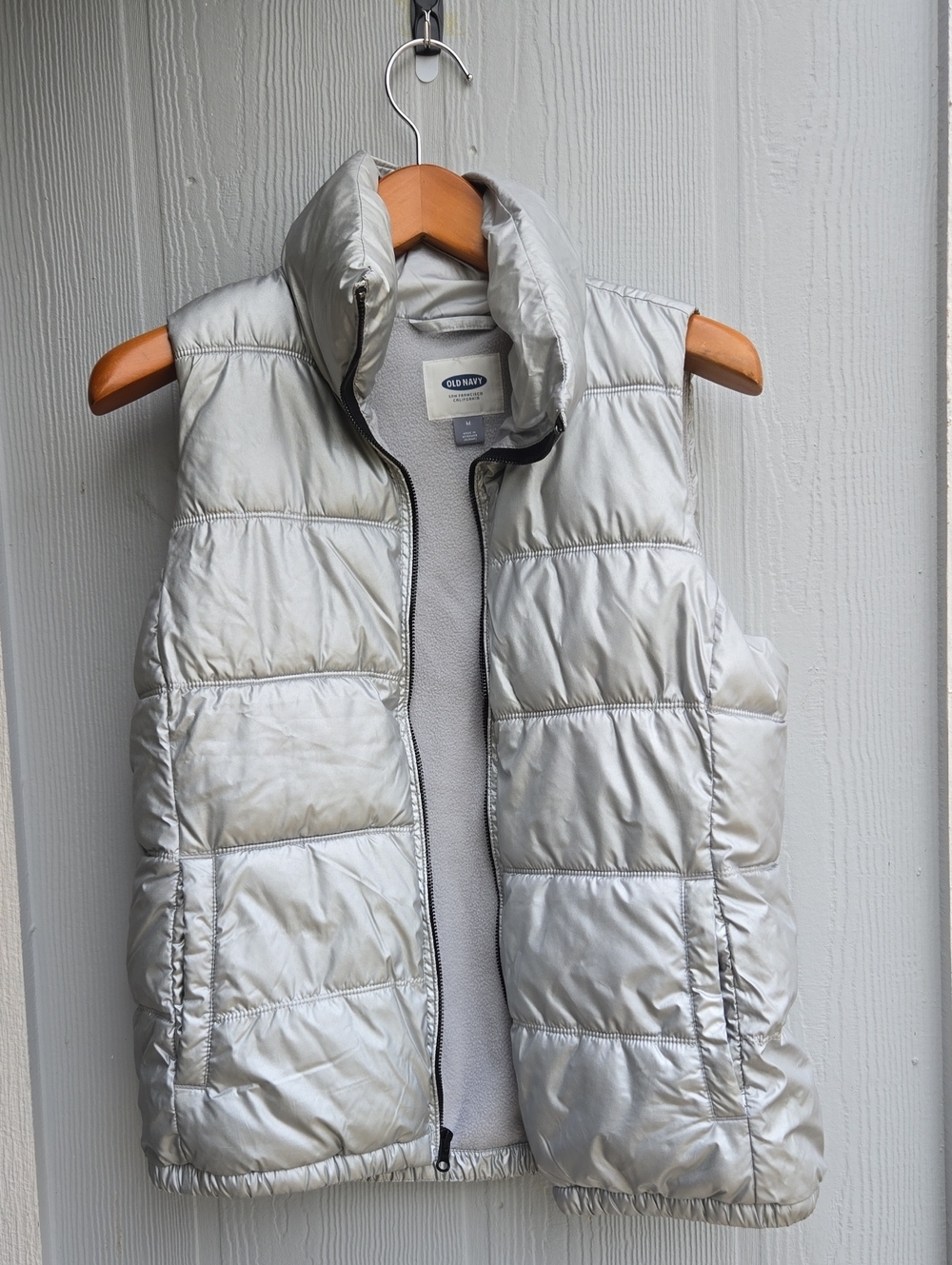 Old Navy Women's Light Silver Quilted Puffer Vest